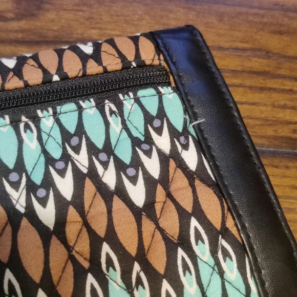 Vera Bradley Sierra Stream Magnetic Wallet Clutch Trifold - Picture 7 of 16